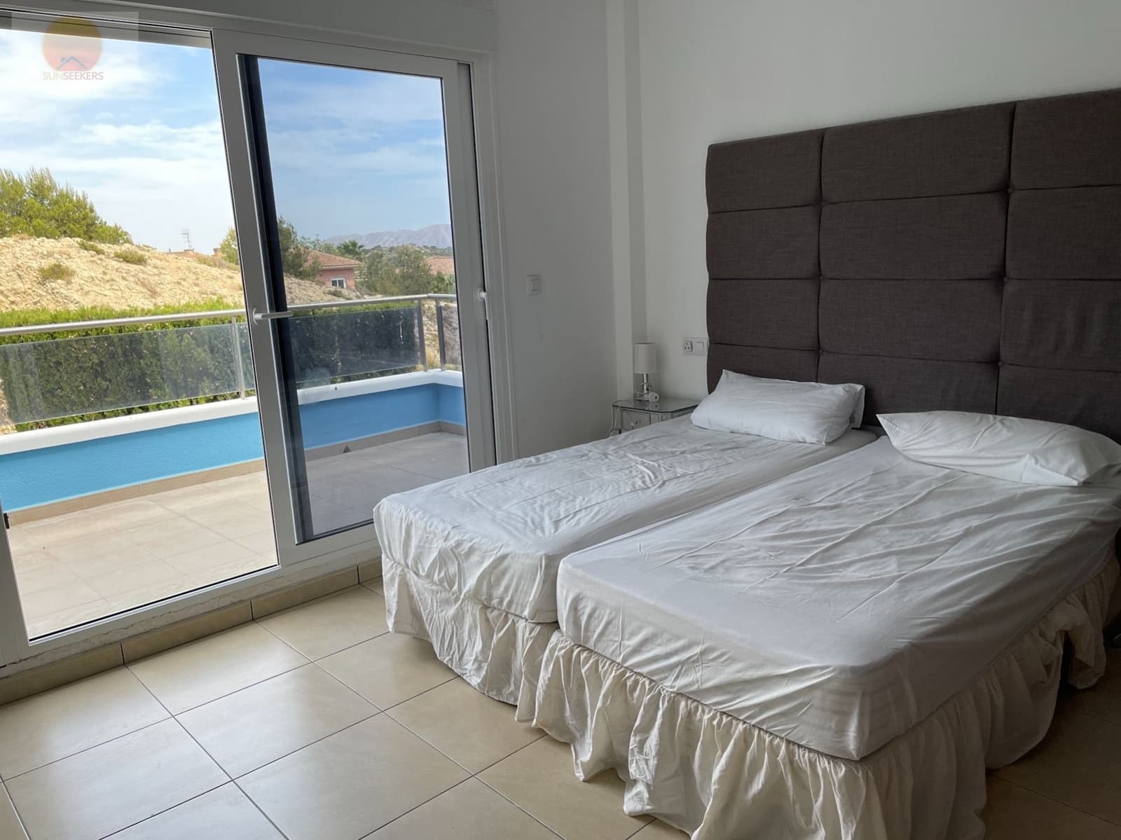 6 soverom Villa til salgs i Monforte del Cid med svømmebasseng garasje - € 750 000 (Ref: 7565866)