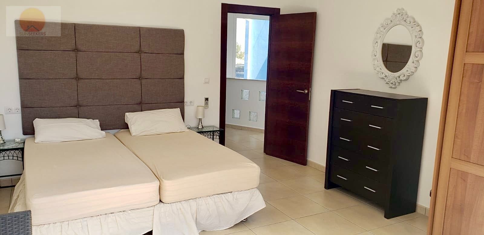 6 soverom Villa til salgs i Monforte del Cid med svømmebasseng garasje - € 750 000 (Ref: 7565866)