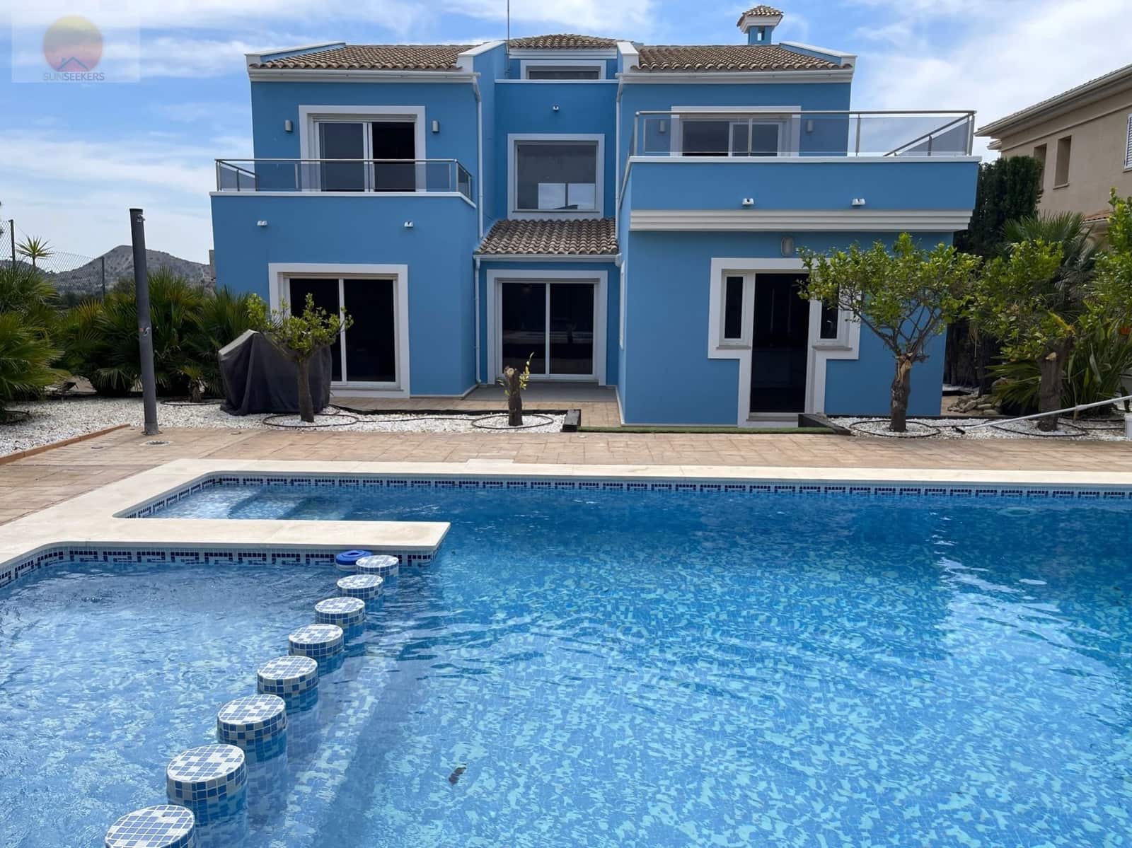 6 soverom Villa til salgs i Monforte del Cid med svømmebasseng garasje - € 750 000 (Ref: 7565866)