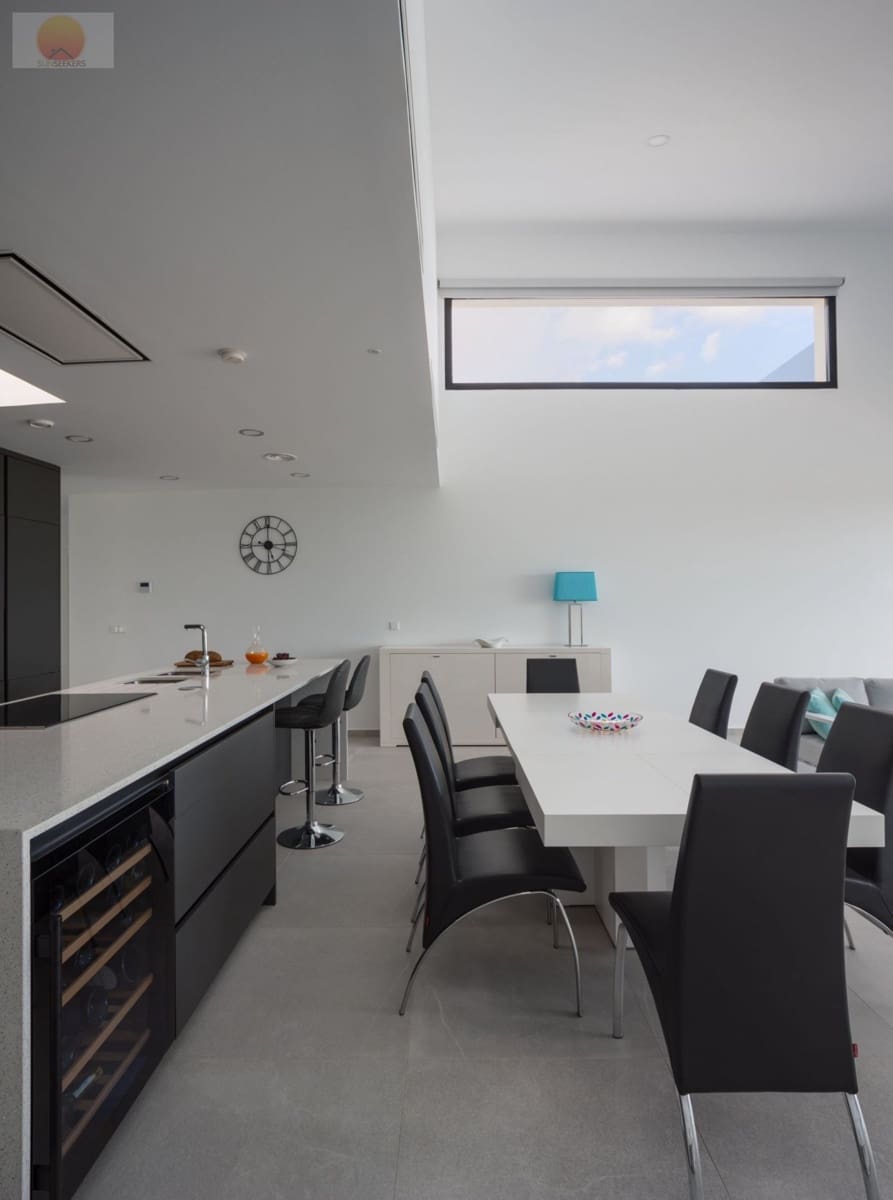 4 bedroom Villa for sale in Banos y Mendigo with pool - € 665,000 (Ref: 7565867)