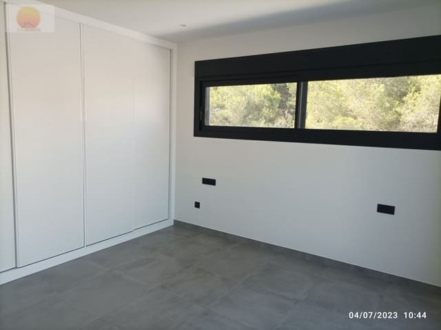 3 bedroom Bungalow for sale in Villamartin, Orihuela with garage - € 326,500 (Ref: 7759929)