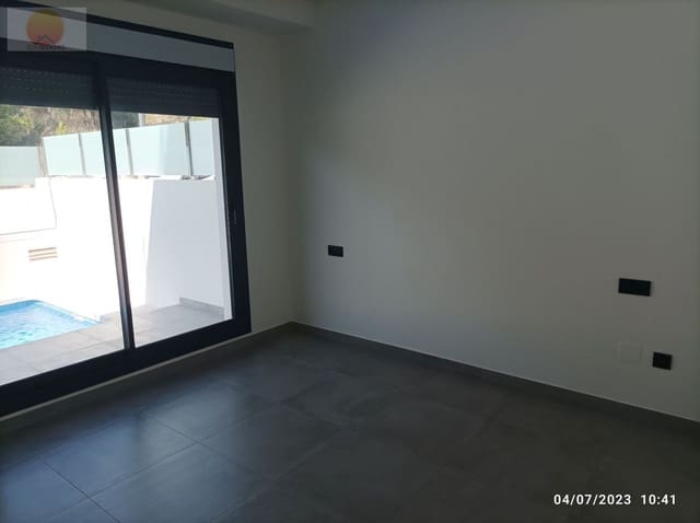 3 bedroom Bungalow for sale in Villamartin, Orihuela with garage - € 326,500 (Ref: 7759929)