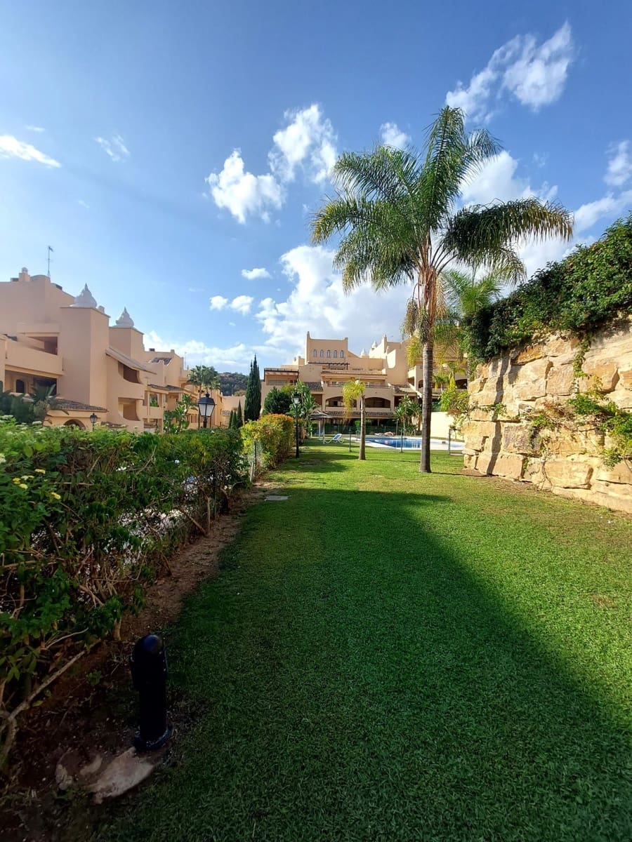2 bedroom Apartment for sale in Elviria, Marbella with pool garage €