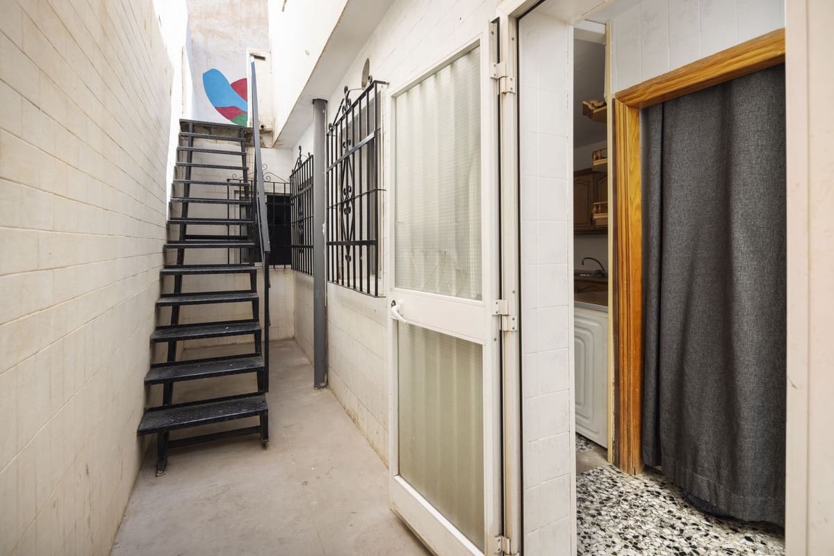 4 slaapkamer Huis te koop in Malaga stad - € 359.000 (Ref: 10098689)