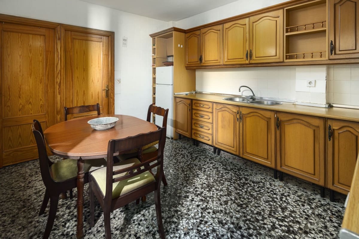 4 slaapkamer Huis te koop in Malaga stad - € 359.000 (Ref: 10098689)
