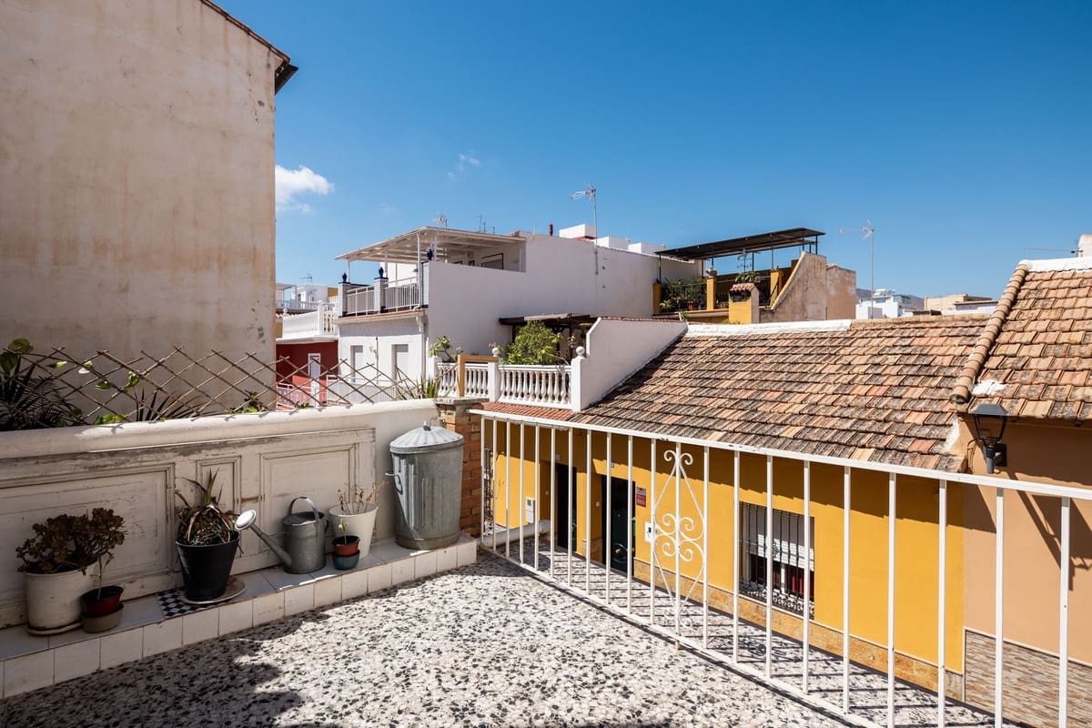 4 slaapkamer Huis te koop in Malaga stad - € 359.000 (Ref: 10098689)