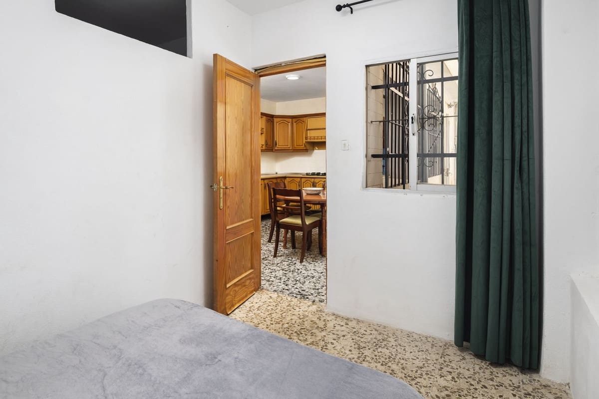 4 slaapkamer Huis te koop in Malaga stad - € 359.000 (Ref: 10098689)