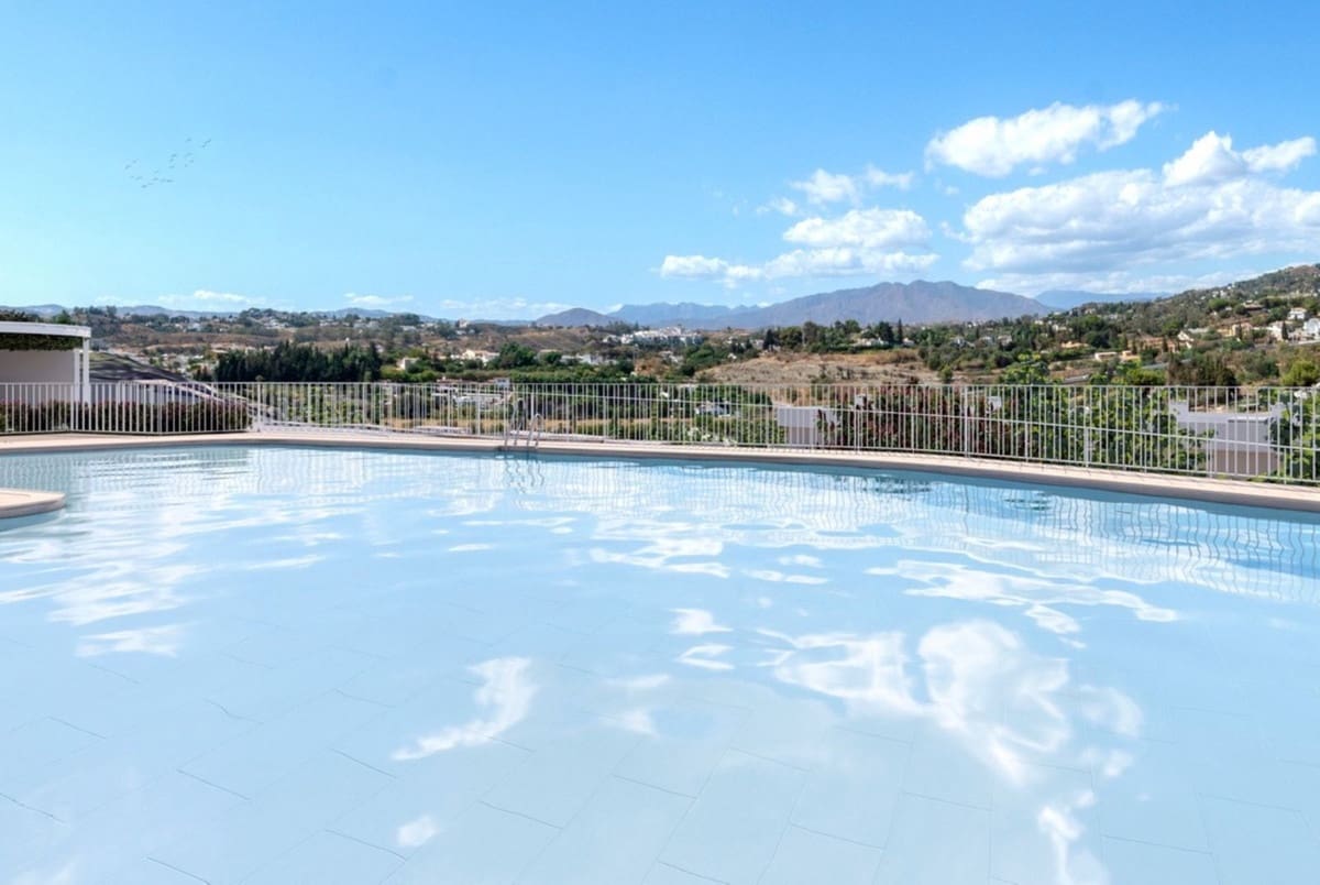 2 bedroom Apartment for sale in Fuengirola - € 369,950 (Ref: 7811704)