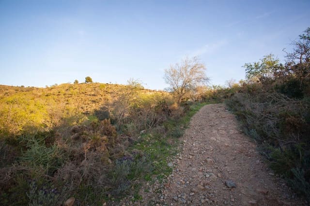 Finca/Landehus til salg i Moclinejo - € 99.000 (Ref: 8145872)