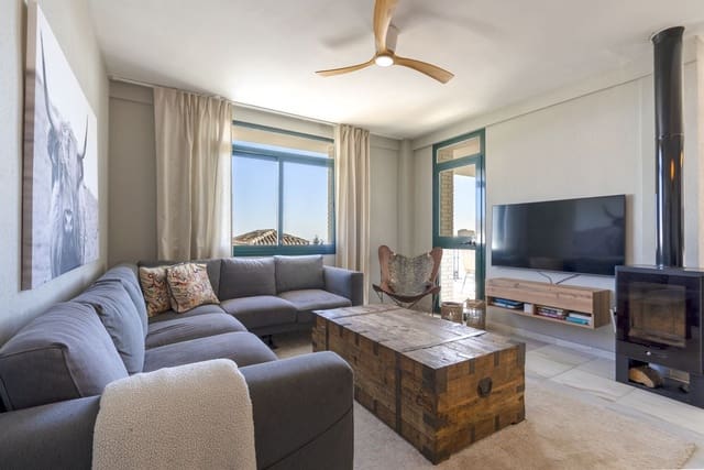 3 soveværelse Semi-Rækkehus til salg i Benalmádena pueblo, Benalmádena - € 690.000 (Ref: 8897772)