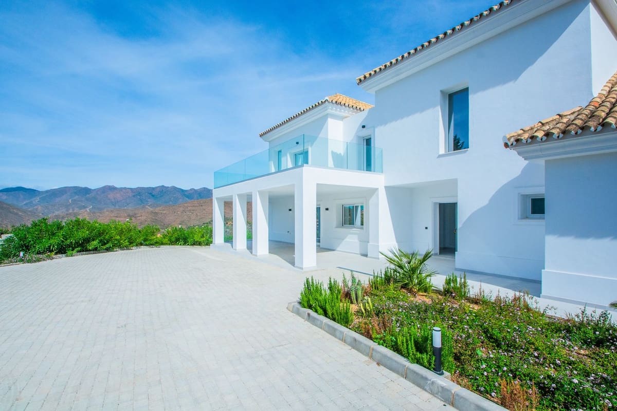 4 bedroom Villa for sale in La Mairena - € 2,195,000 (Ref: 9127699)