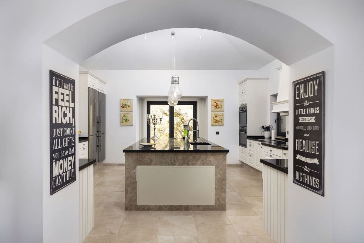 4 quarto Moradia para venda em Valtocado com piscina garagem - 2 495 000 € (Ref: 9170814)