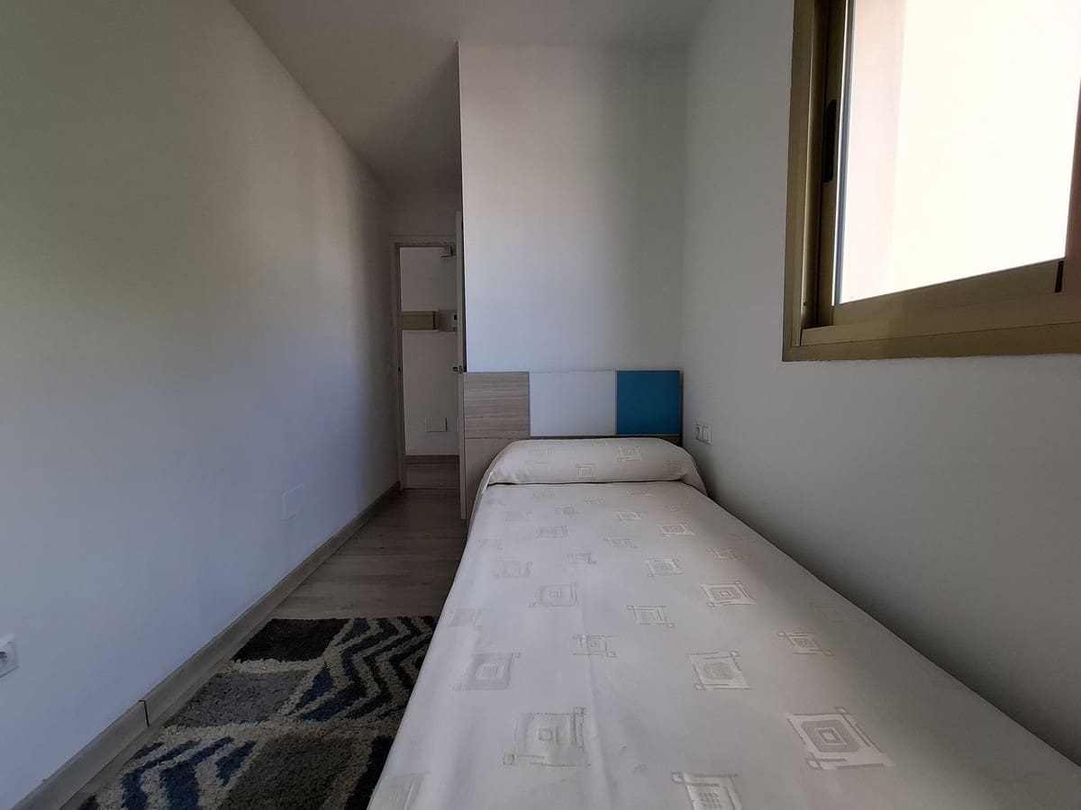 Ático de 2 habitaciones en Benalmadena Costa en alquiler - 1.400 € (Ref: 9471248)