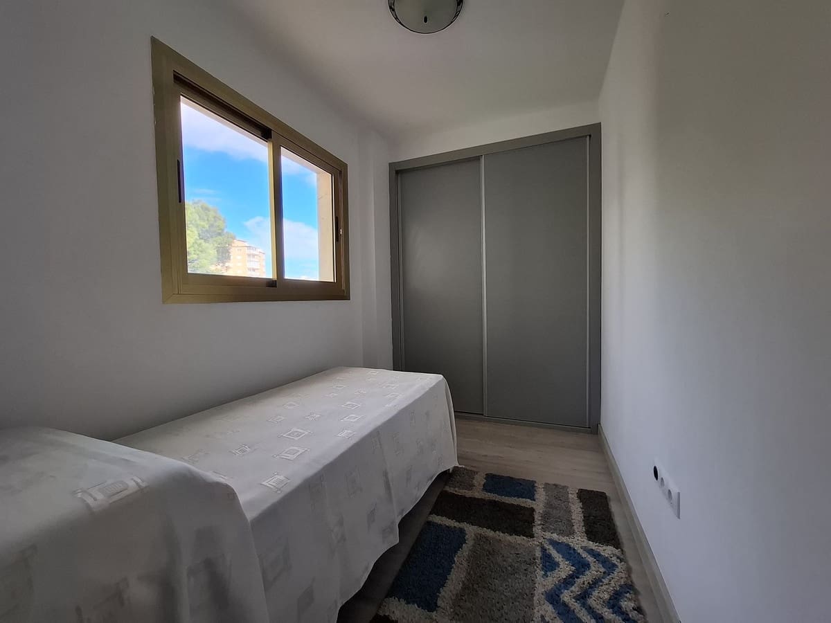 Ático de 2 habitaciones en Benalmadena Costa en alquiler - 1.400 € (Ref: 9471248)