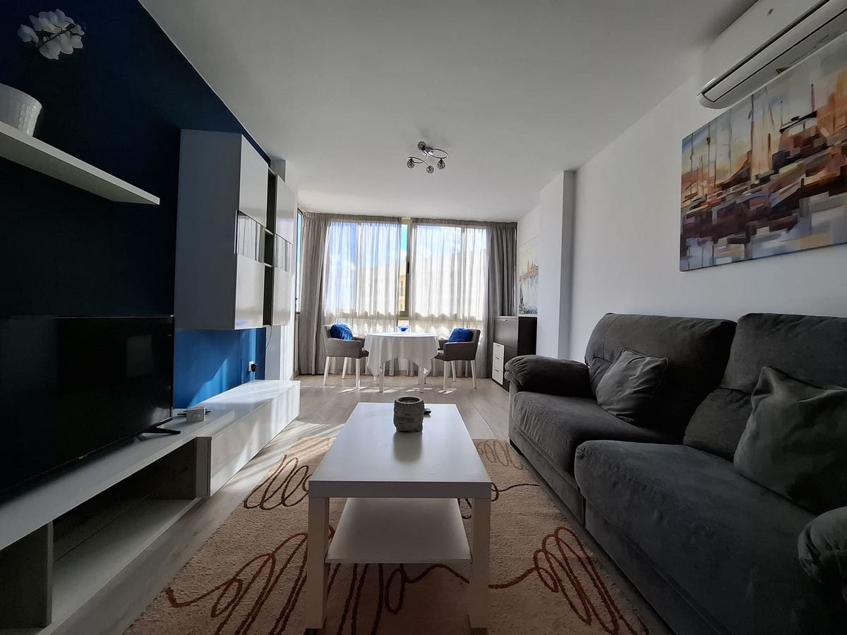 Ático de 2 habitaciones en Benalmadena Costa en alquiler - 1.400 € (Ref: 9471248)
