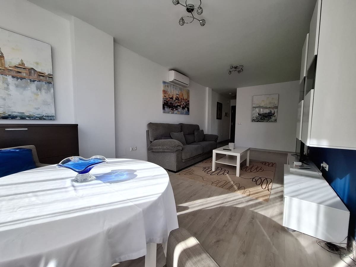 Ático de 2 habitaciones en Benalmadena Costa en alquiler - 1.400 € (Ref: 9471248)