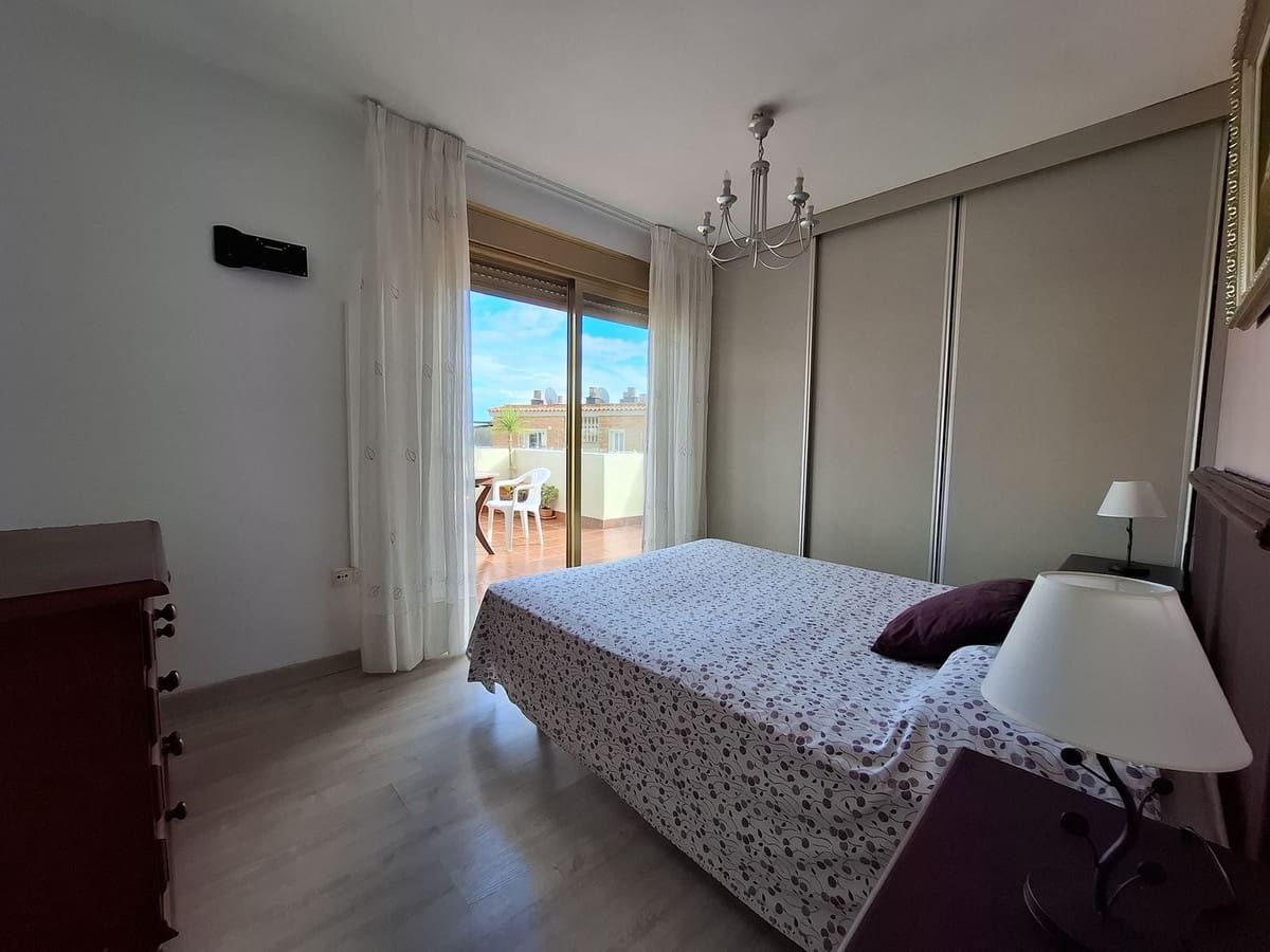Ático de 2 habitaciones en Benalmadena Costa en alquiler - 1.400 € (Ref: 9471248)