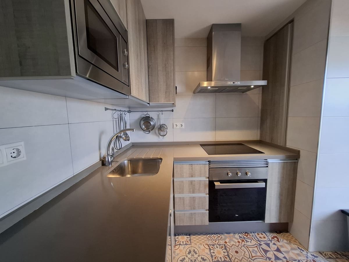 Ático de 2 habitaciones en Benalmadena Costa en alquiler - 1.400 € (Ref: 9471248)