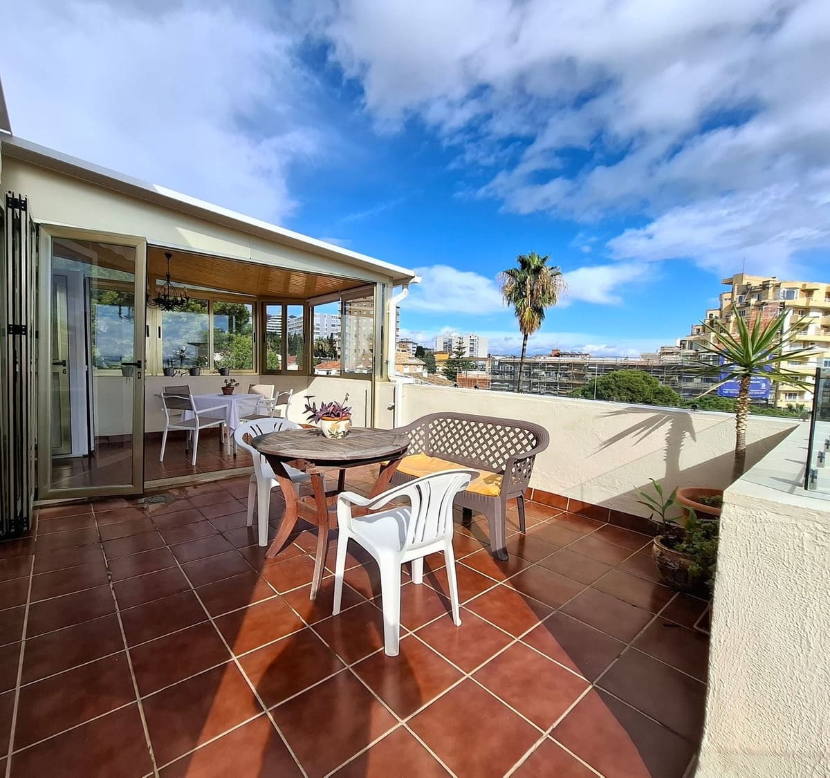 Ático de 2 habitaciones en Benalmadena Costa en alquiler - 1.400 € (Ref: 9471248)