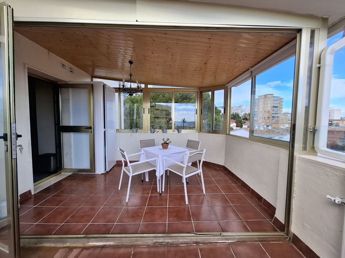 Ático de 2 habitaciones en Benalmadena Costa en alquiler - 1.400 € (Ref: 9471248)