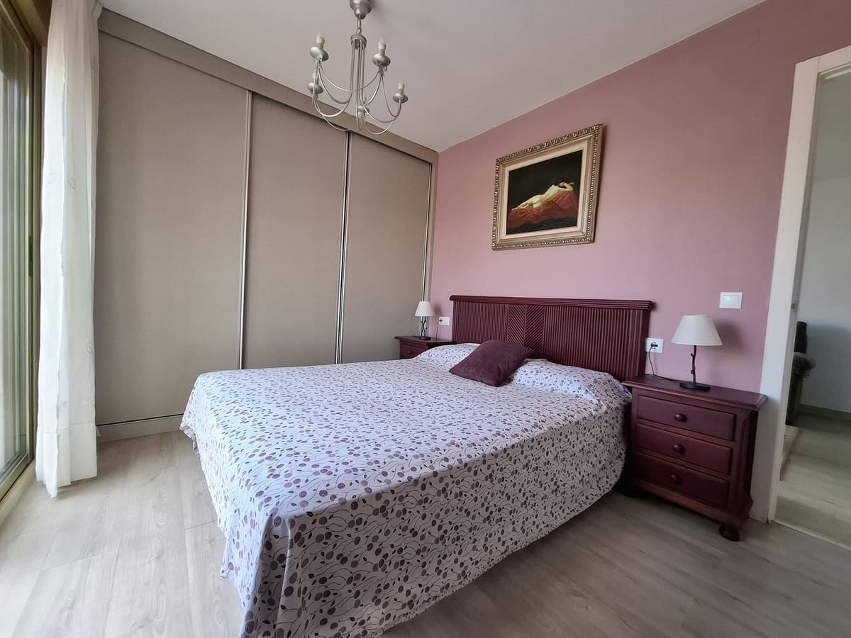 Ático de 2 habitaciones en Benalmadena Costa en alquiler - 1.400 € (Ref: 9471248)