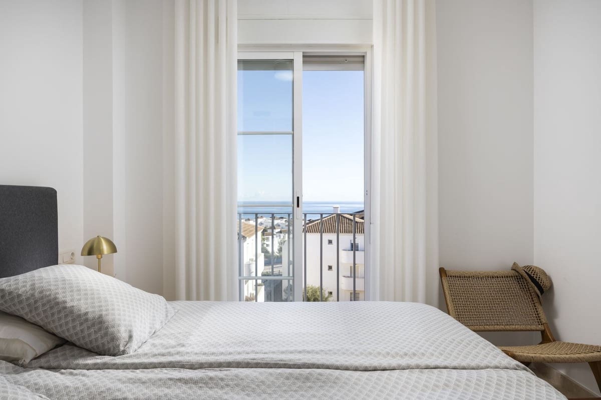 2 Zimmer Apartment zu verkaufen in La Duquesa / Puerto de la Duquesa - 240.000 € (Ref: 9473727)