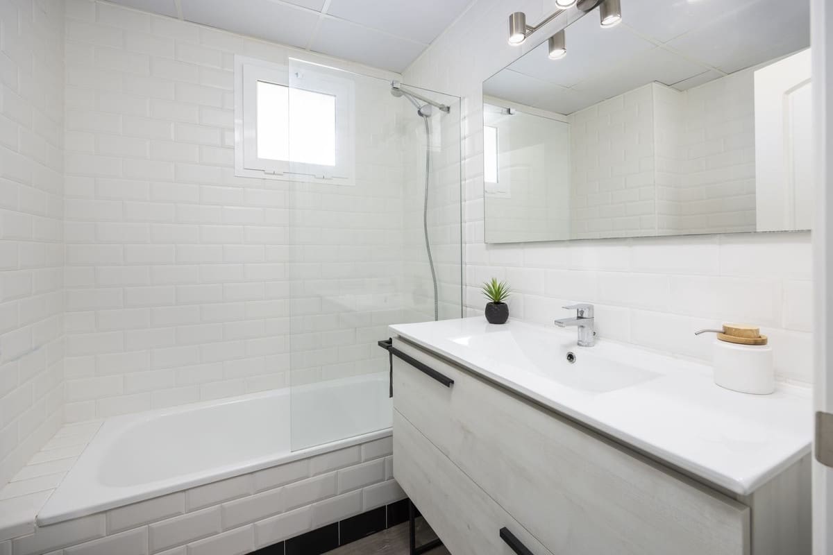 2 Zimmer Apartment zu verkaufen in La Duquesa / Puerto de la Duquesa - 240.000 € (Ref: 9473727)