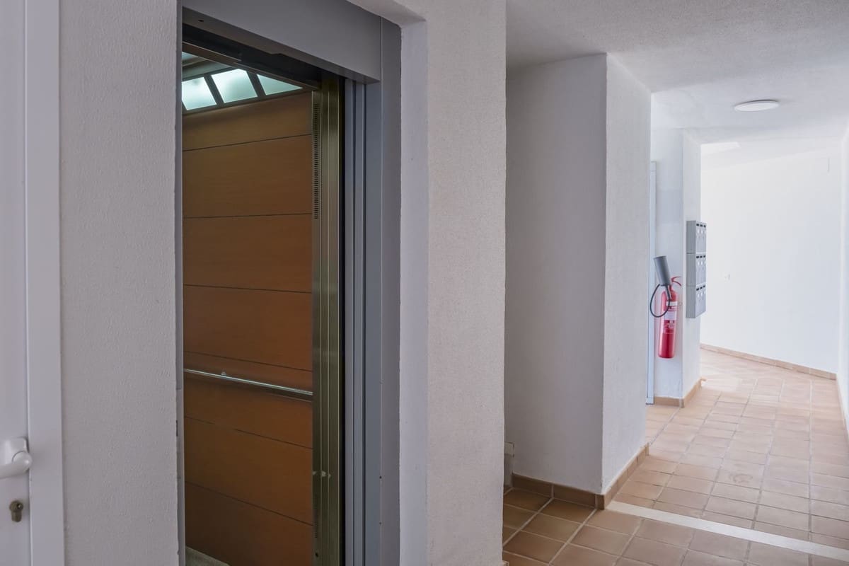 2 Zimmer Apartment zu verkaufen in La Duquesa / Puerto de la Duquesa - 240.000 € (Ref: 9473727)