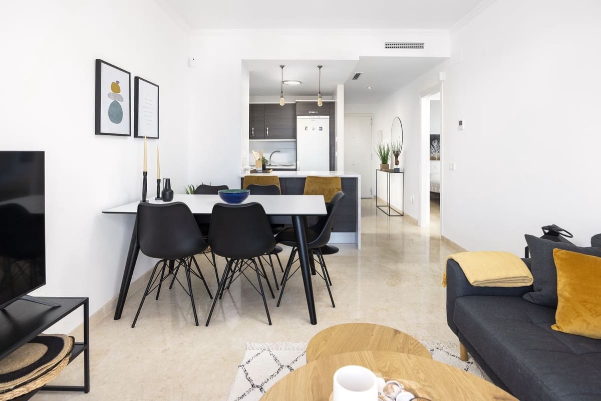 2 bedroom Apartment for sale in La Duquesa / Puerto de la Duquesa - € 240,000 (Ref: 9473727)