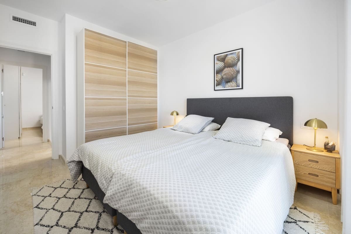 2 bedroom Apartment for sale in La Duquesa / Puerto de la Duquesa - € 240,000 (Ref: 9473727)