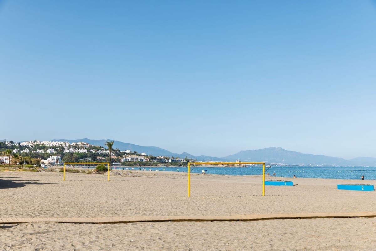 2 bedroom Apartment for sale in La Duquesa / Puerto de la Duquesa - € 240,000 (Ref: 9473727)