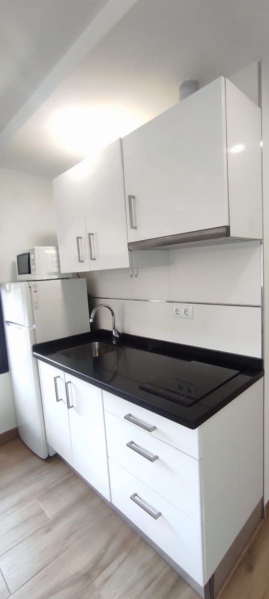 3 bedroom Penthouse for rent in Torremolinos - € 1,300 (Ref: 9539475)