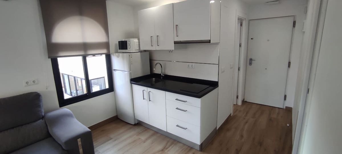 3 bedroom Penthouse for rent in Torremolinos - € 1,300 (Ref: 9539475)