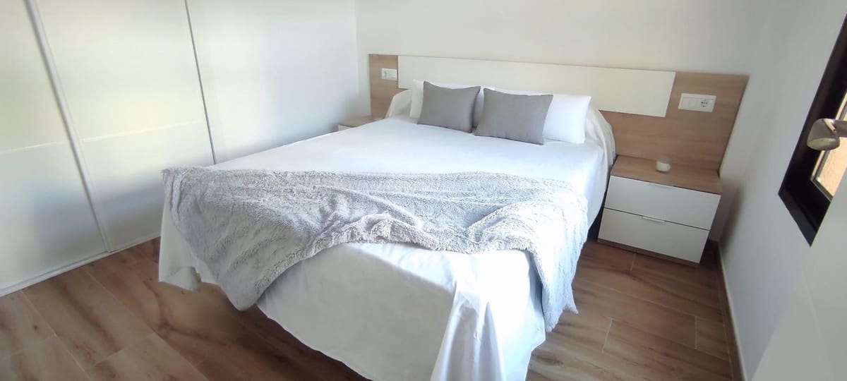 3 bedroom Penthouse for rent in Torremolinos - € 1,300 (Ref: 9539475)