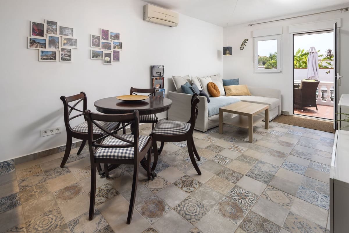 2 makuuhuone Omakotitalo myytävänä paikassa Torremolinos - 350 000 € (Ref: 9915989)