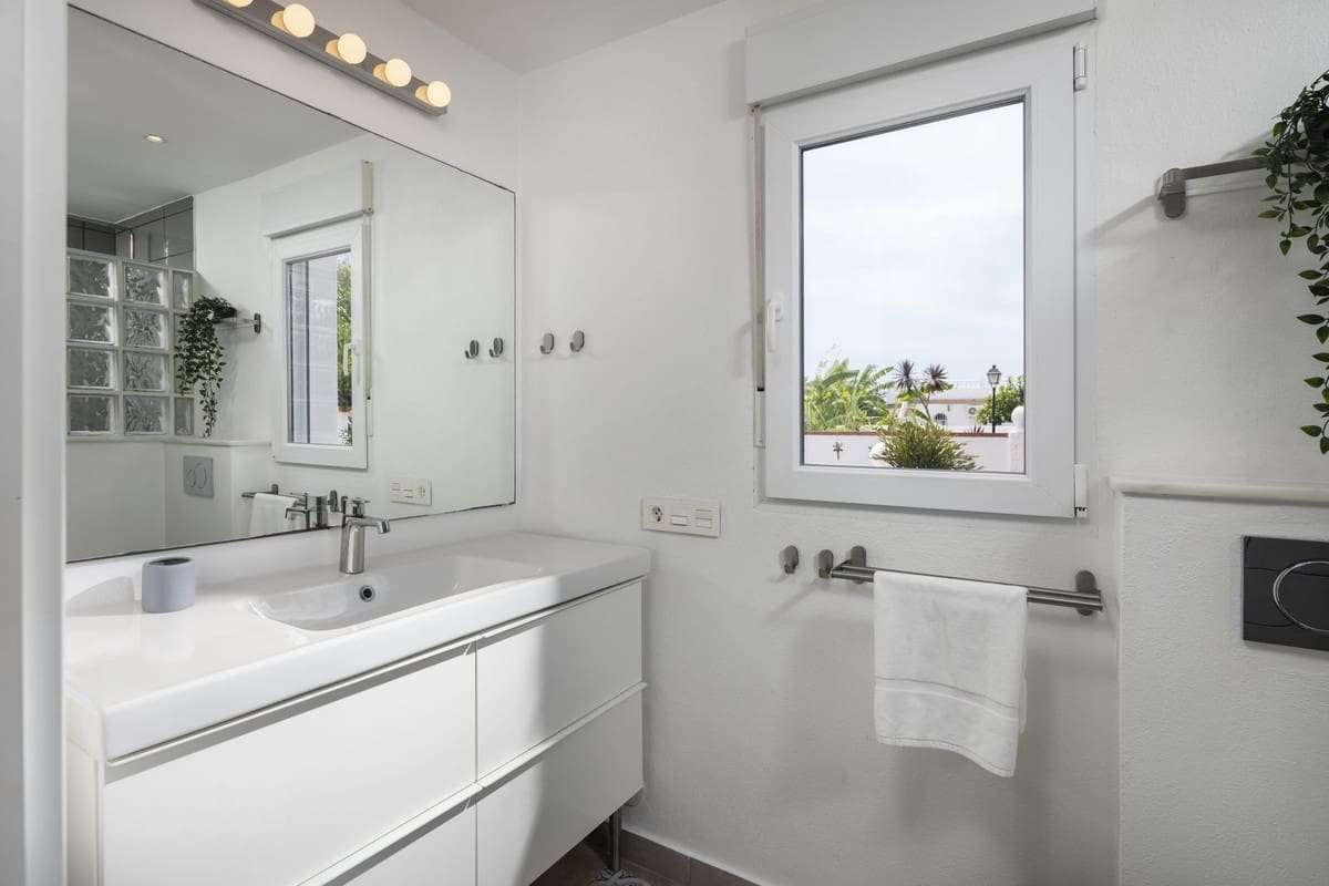 2 makuuhuone Omakotitalo myytävänä paikassa Torremolinos - 350 000 € (Ref: 9915989)