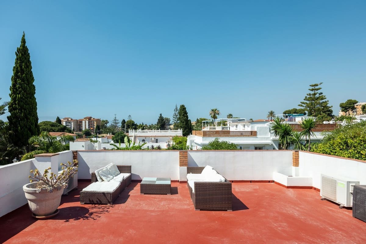 2 makuuhuone Omakotitalo myytävänä paikassa Torremolinos - 350 000 € (Ref: 9915989)