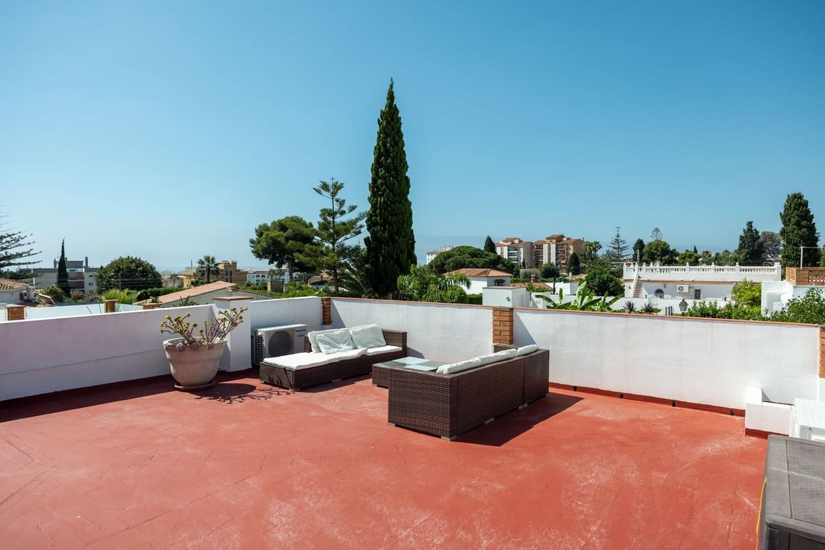 2 makuuhuone Omakotitalo myytävänä paikassa Torremolinos - 350 000 € (Ref: 9915989)