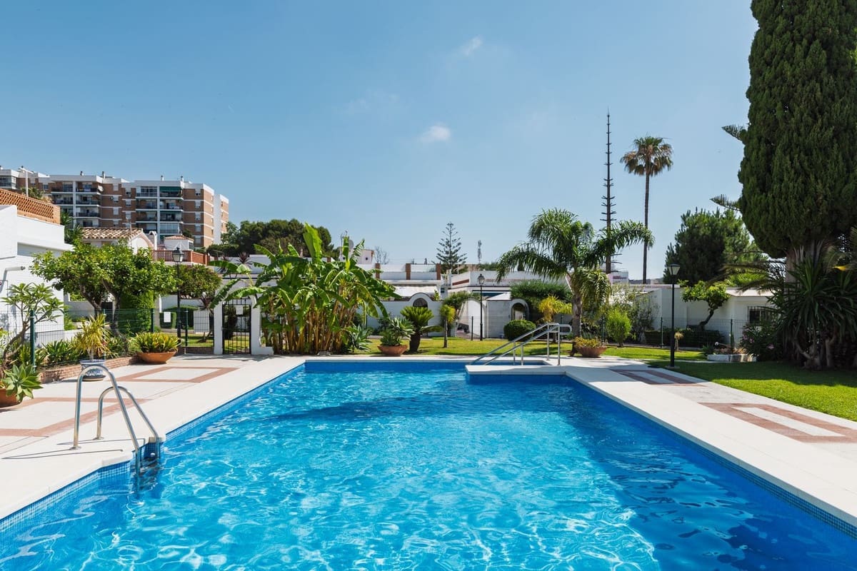2 makuuhuone Omakotitalo myytävänä paikassa Torremolinos - 350 000 € (Ref: 9915989)