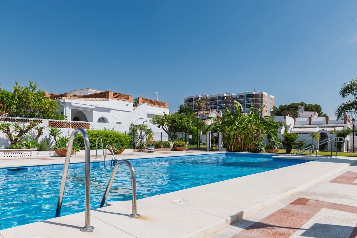 2 makuuhuone Omakotitalo myytävänä paikassa Torremolinos - 350 000 € (Ref: 9915989)