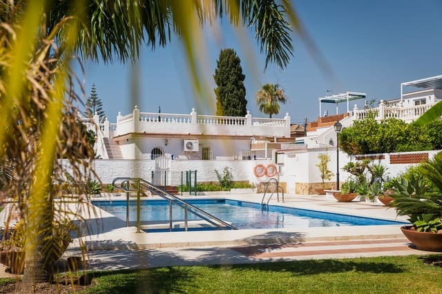 2 makuuhuone Omakotitalo myytävänä paikassa Torremolinos - 350 000 € (Ref: 9915989)