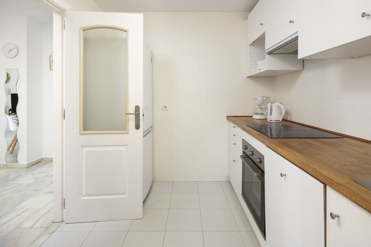 2 bedroom Beach Apartment for sale in Benalmadena - € 390,000 (Ref: 9953450)