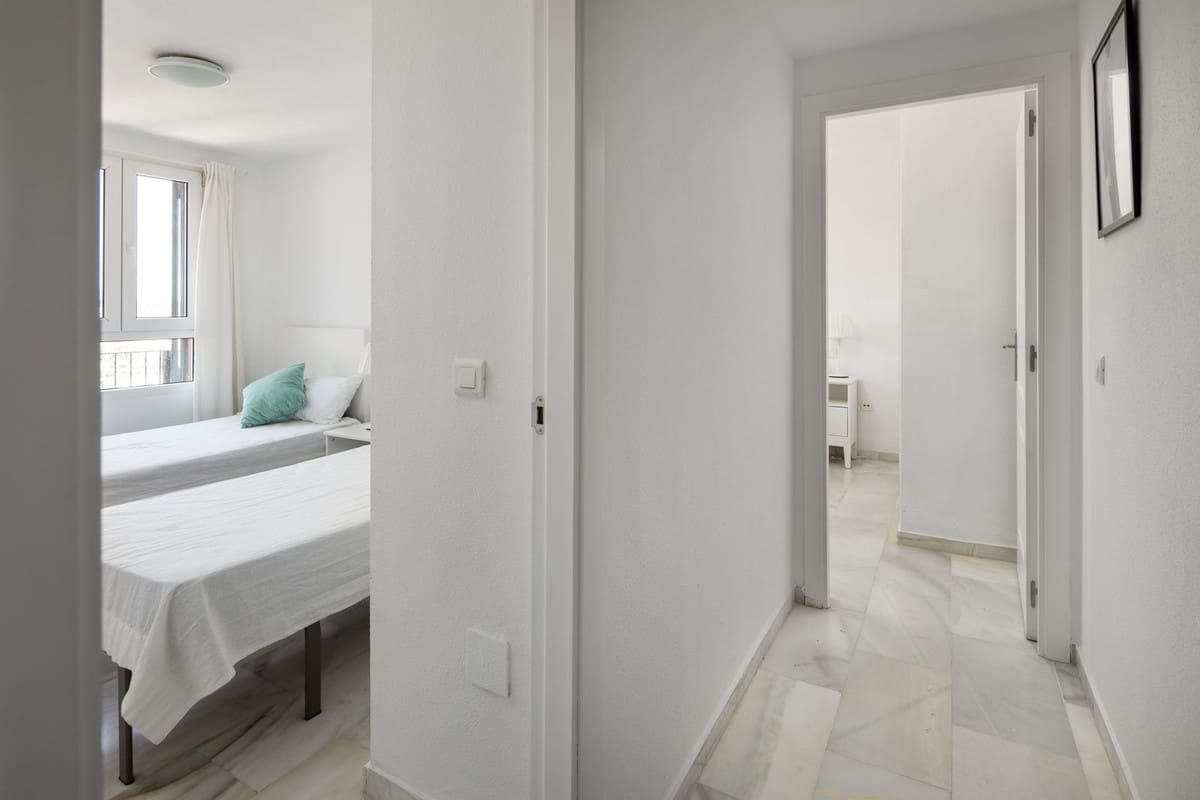 2 bedroom Beach Apartment for sale in Benalmadena - € 390,000 (Ref: 9953450)