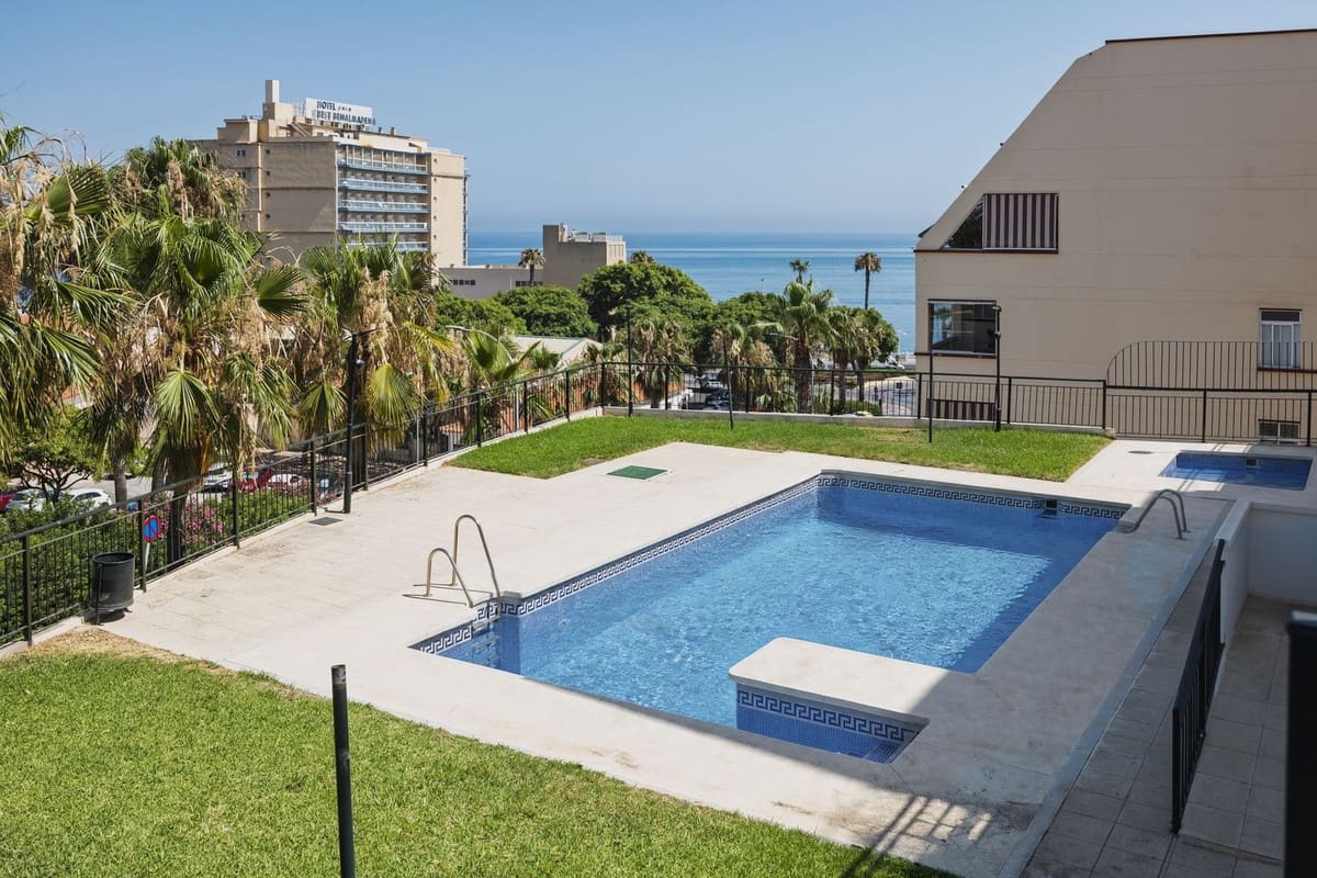 2 bedroom Beach Apartment for sale in Benalmadena - € 390,000 (Ref: 9953450)
