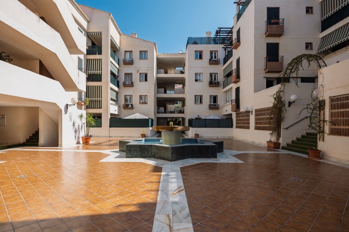 2 bedroom Beach Apartment for sale in Benalmadena - € 390,000 (Ref: 9953450)