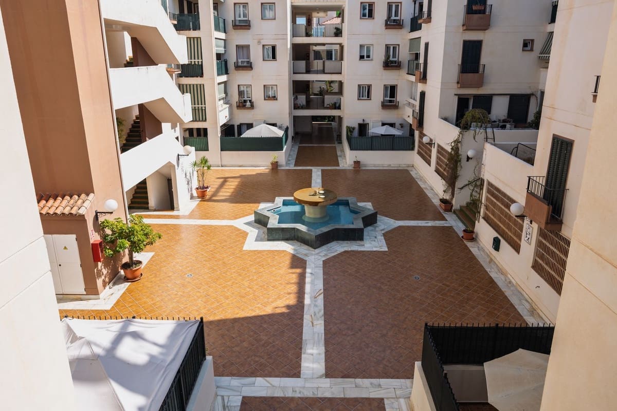 2 bedroom Beach Apartment for sale in Benalmadena - € 390,000 (Ref: 9953450)