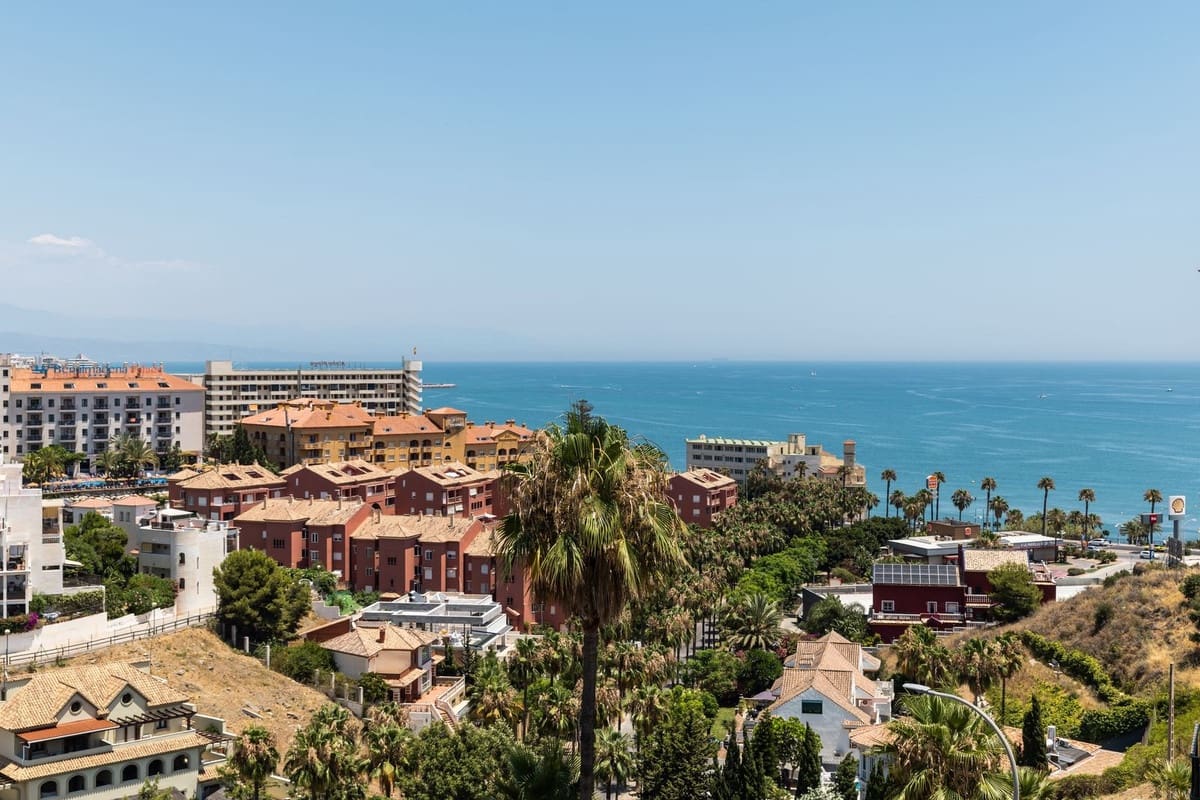 2 bedroom Beach Apartment for sale in Benalmadena - € 390,000 (Ref: 9953450)