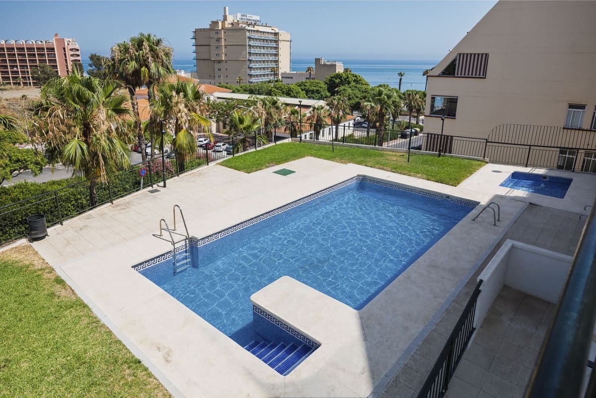 2 bedroom Beach Apartment for sale in Benalmadena - € 390,000 (Ref: 9953450)