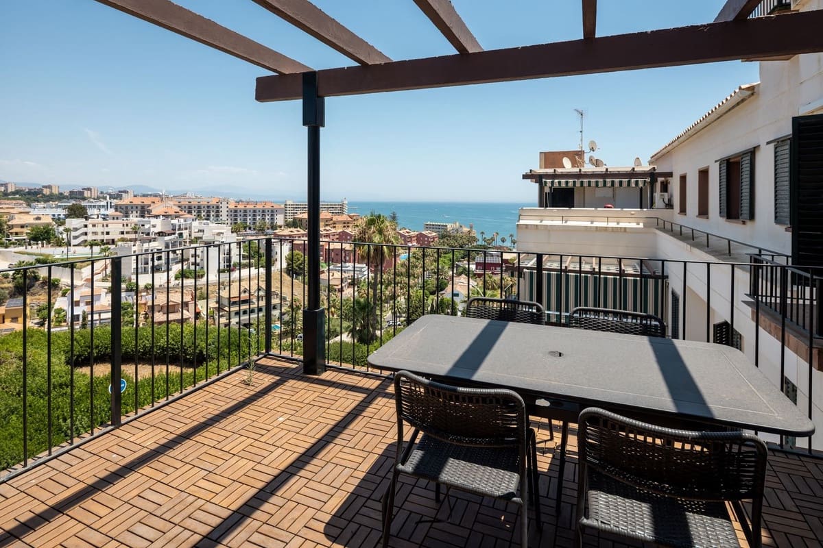 2 bedroom Beach Apartment for sale in Benalmadena - € 390,000 (Ref: 9953450)