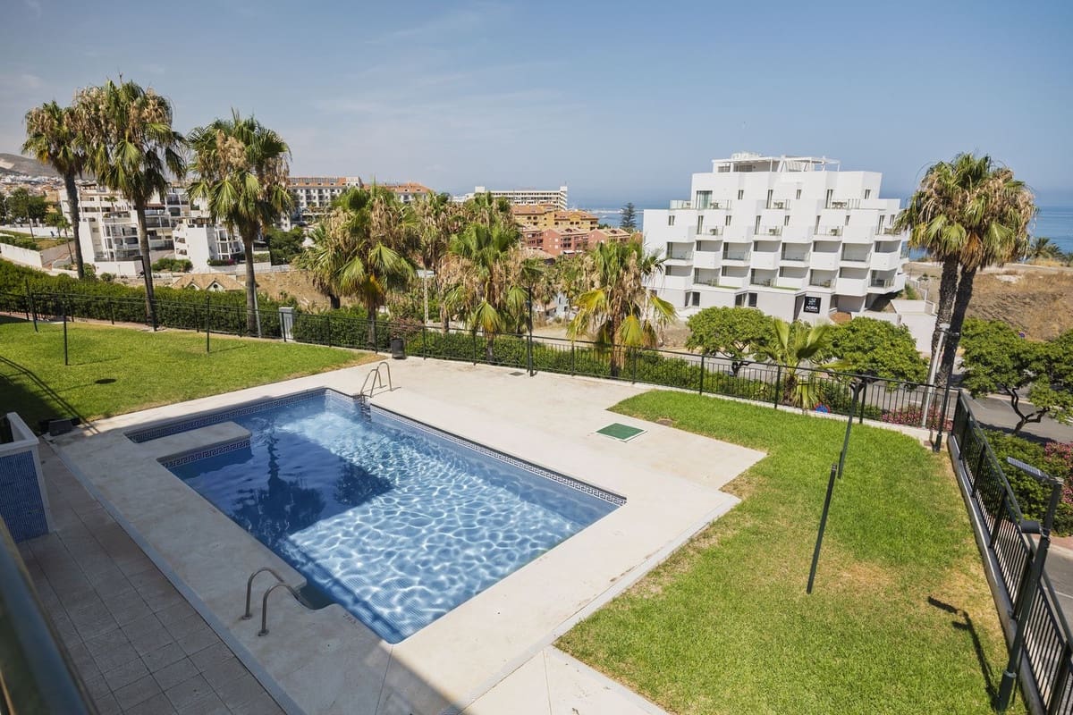 2 bedroom Beach Apartment for sale in Benalmadena - € 390,000 (Ref: 9953450)